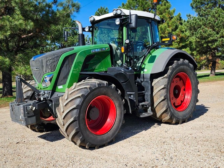 2020-fendt-vario-828-tractor-image-1