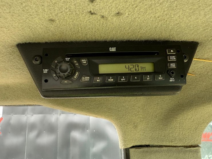 2011-caterpillar-cp56-image-23