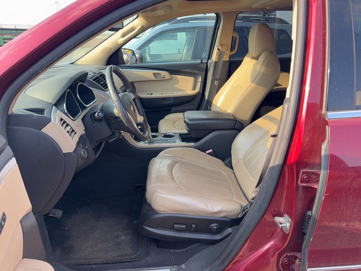2010-chevrolet-traverse-image-27