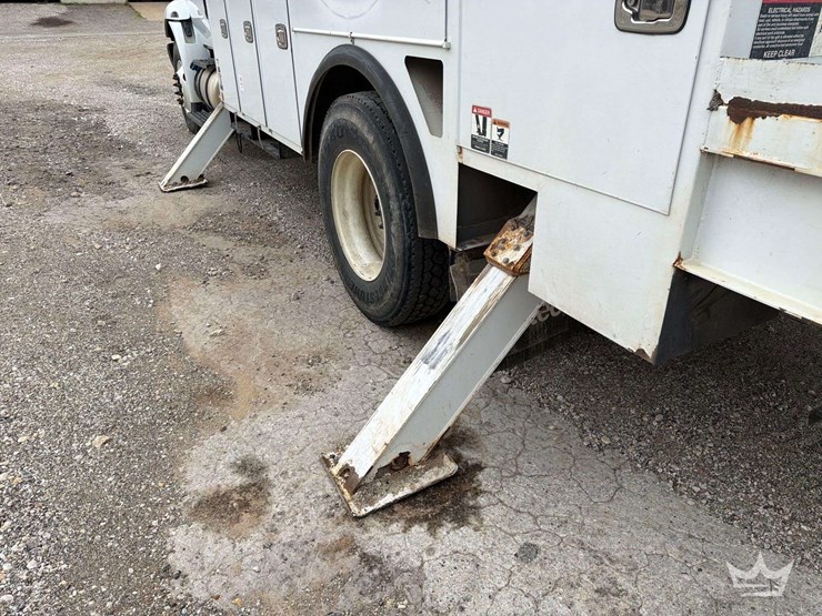 2018-international-durastar-4300-image-23