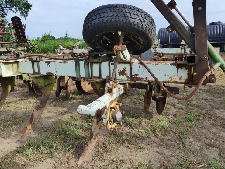 kmc-6-row-ripper-bedder-image-11