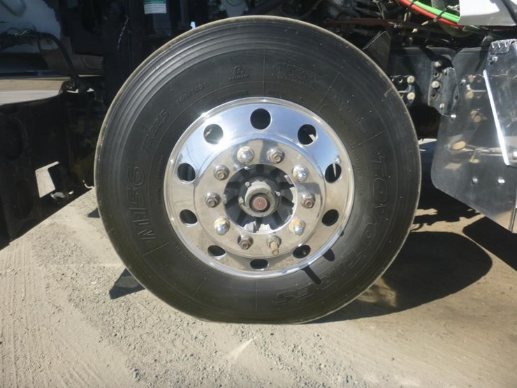 2020-western-star-4900sf-image-22