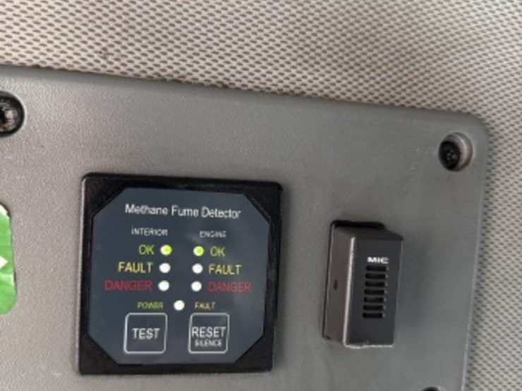 2018-mack-lr-rear-loading-trash-truck-image-37