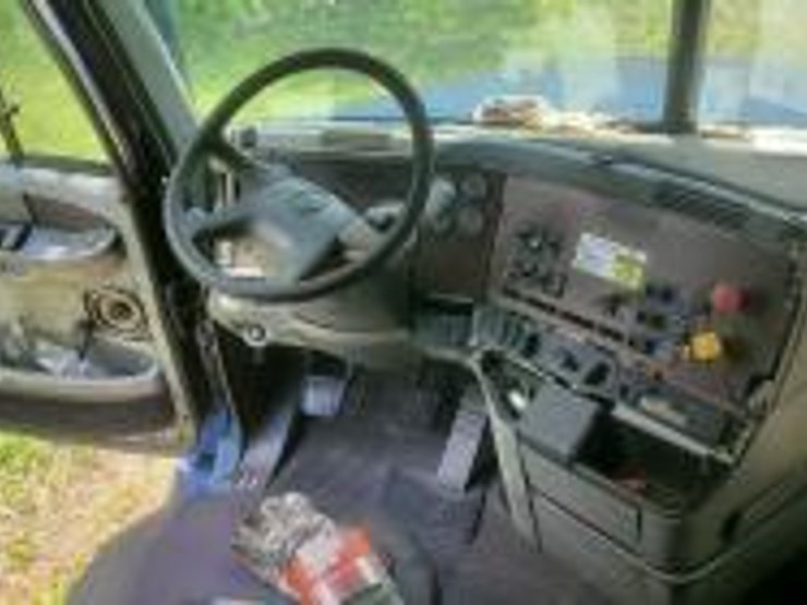 #130-•-benefit-of-the-purple-heart-foundation-2001-freightliner-c120-image-10