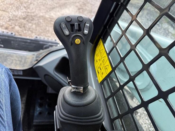 2025-bobcat-s590-image-18