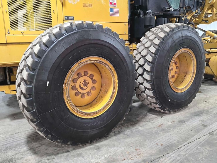 2013-caterpillar-14m-image-31