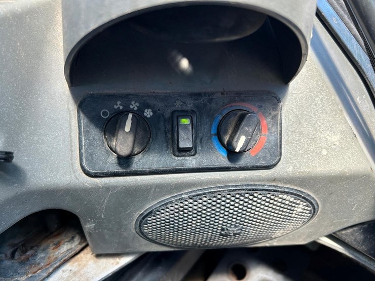 2017-bobcat-t750-image-25