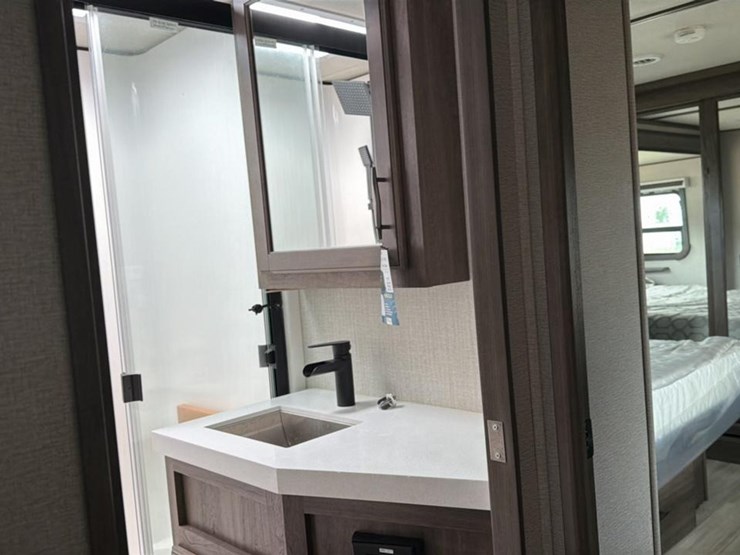 #138-•-2022-grand-design-solitude-345gk-camper-image-41