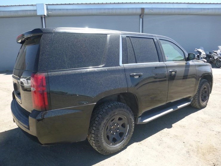 2016-chevrolet-tahoe-image-3