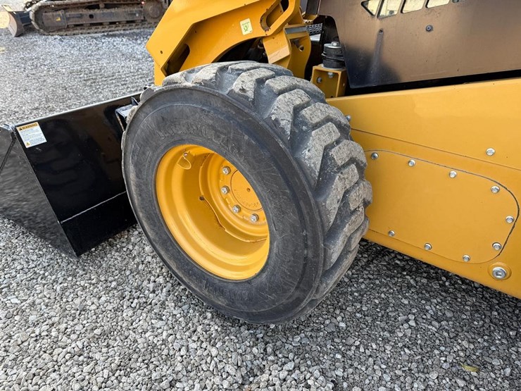 2015-caterpillar-262d-image-18