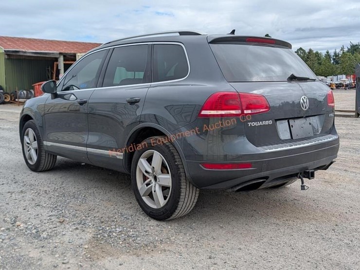 2013-volkswagen-touareg-image-6