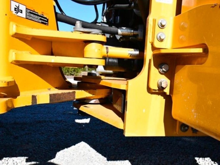 2017-deere-644k-image-8