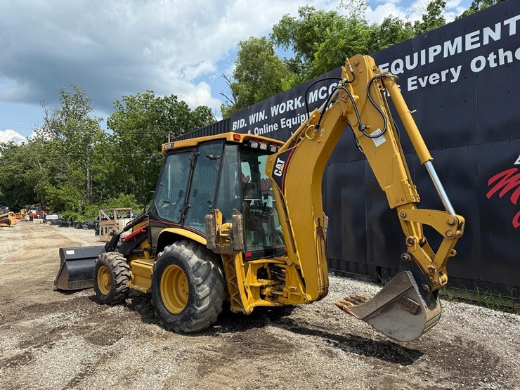 caterpillar-420d-image-2