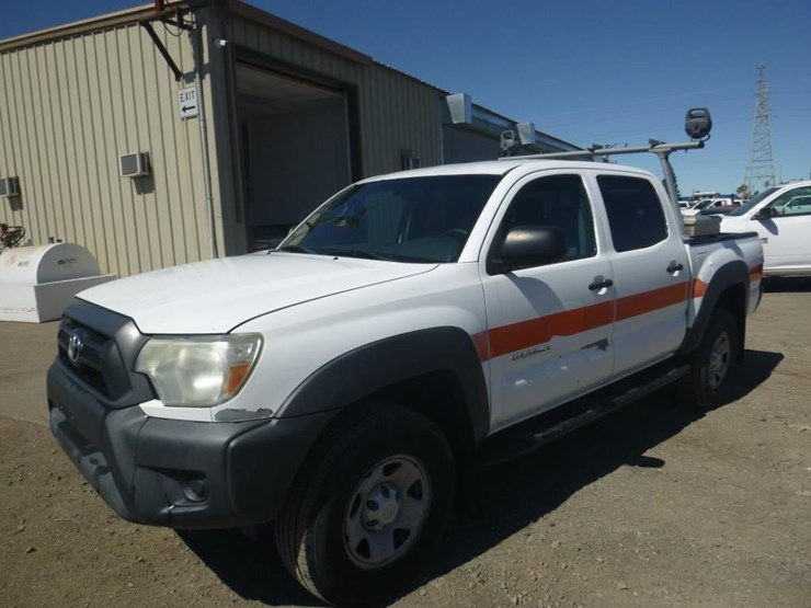 2013-toyota-tacoma-image-1