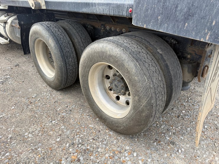 2016-freightliner-cascadia-125-image-10