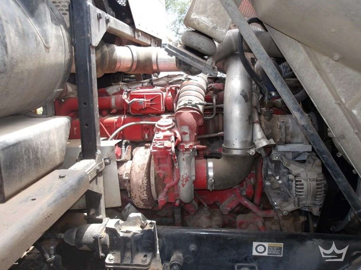 2016-peterbilt-320-image-8
