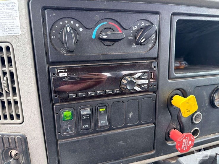 2019-international-durastar-4300-image-57