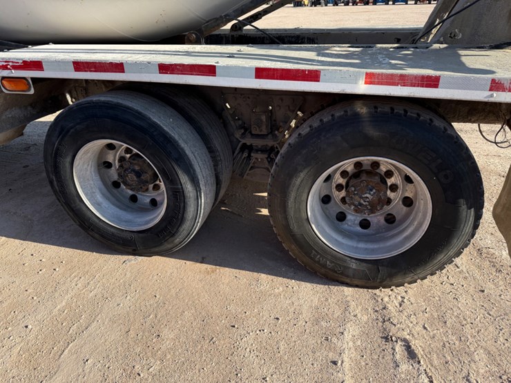 2005-sterling-lt9500-image-9