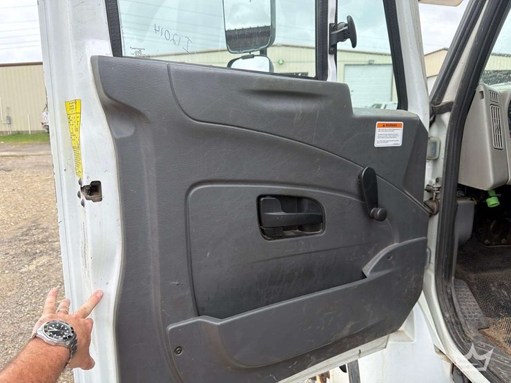 2018-international-durastar-4300-image-47