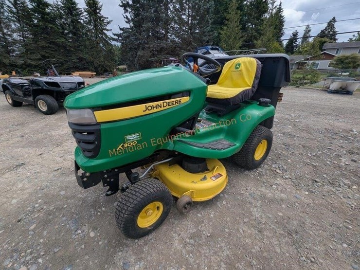 john-deere-x300-image-1