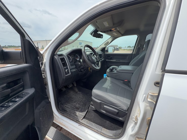 2015-dodge-3500-image-15
