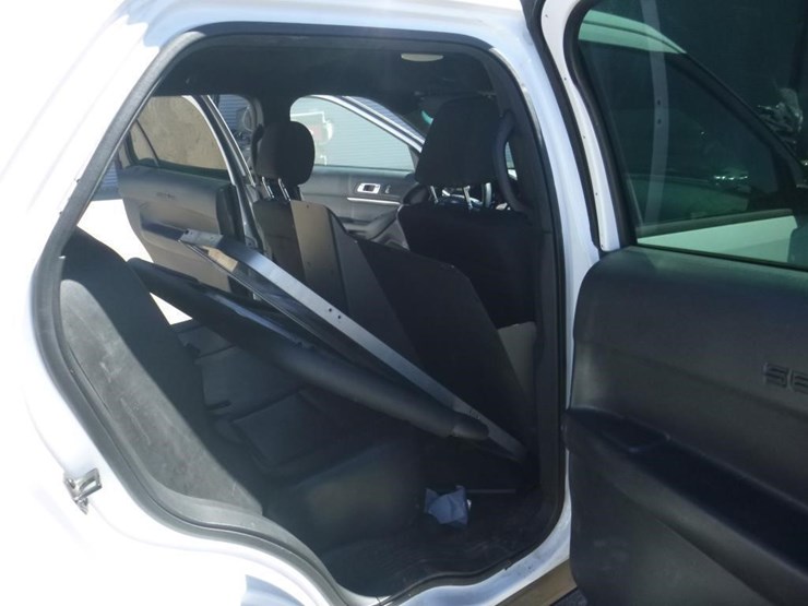 2016-ford-explorer-image-8