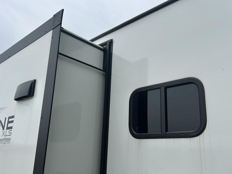 #140-•-2025-grand-design-imagine-xls-22mle-camper-image-35