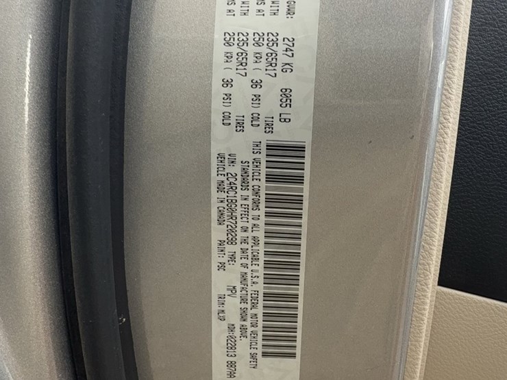 2017-chrysler-pacifica-image-17