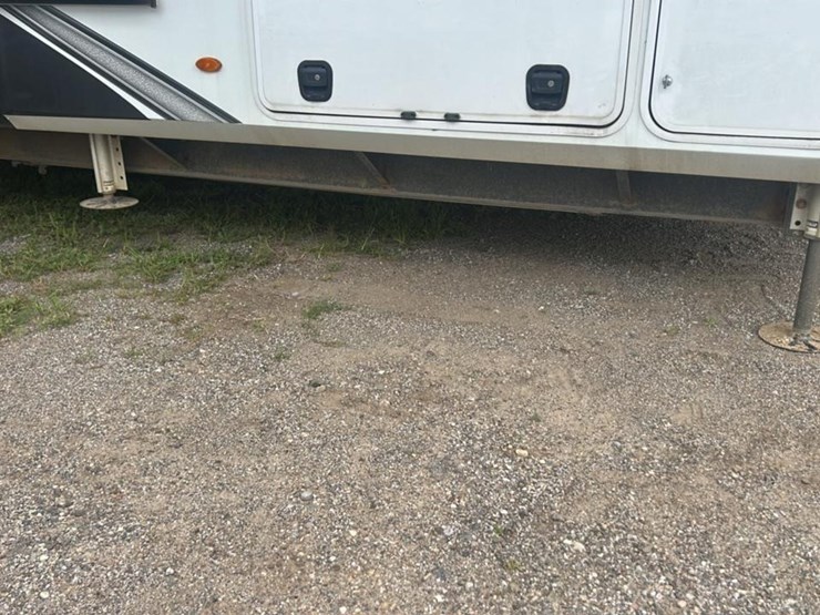 #138-•-2022-grand-design-solitude-345gk-camper-image-13