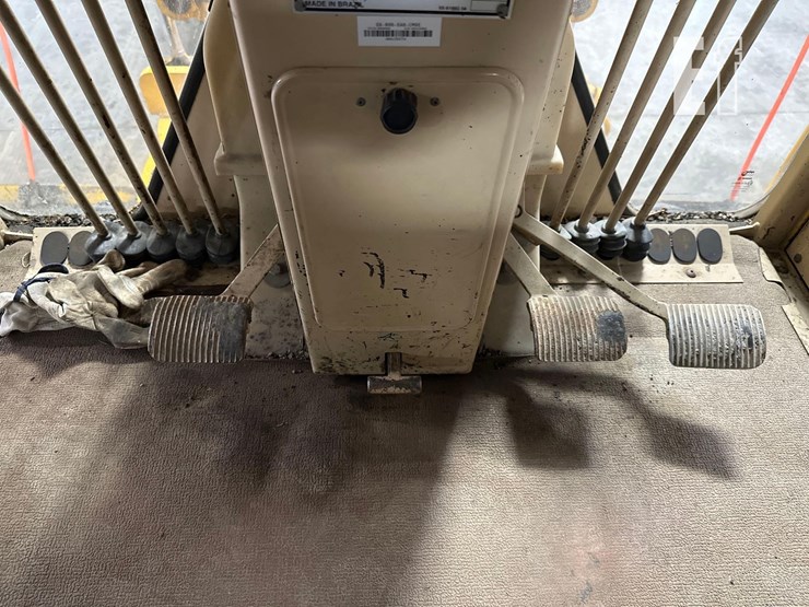 2004-caterpillar-120h-image-17