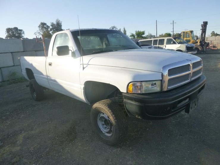 1996-dodge-ram-2500-image-3