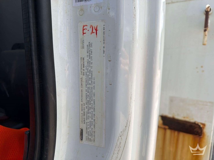 2016-freightliner-m2-106-image-7
