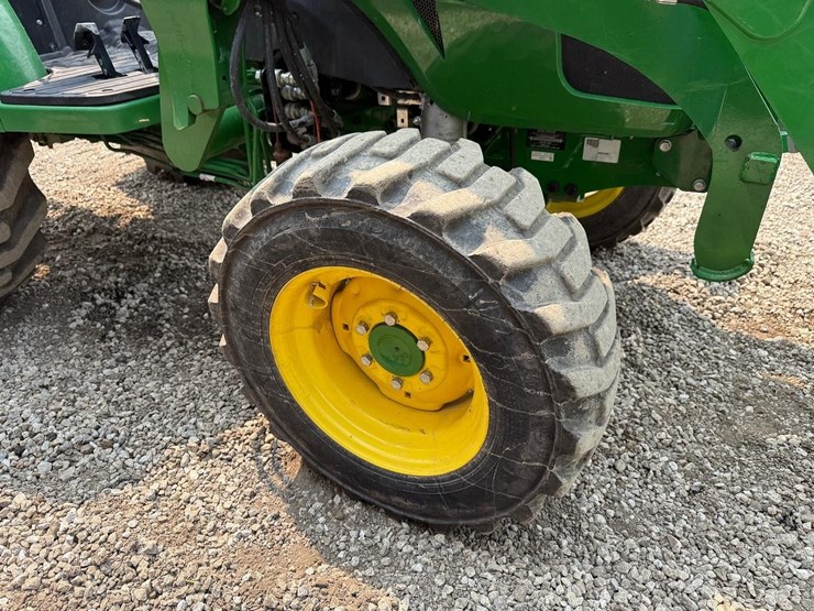 2023-john-deere-4052r-image-11