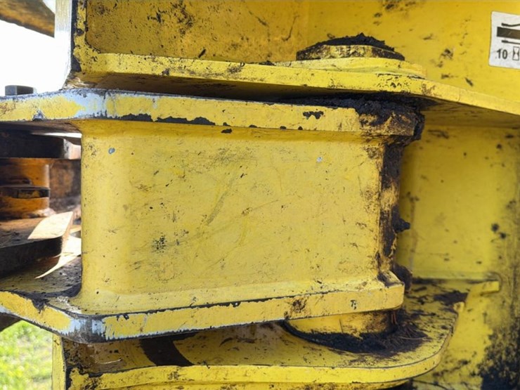 2012-deere-843k-image-19