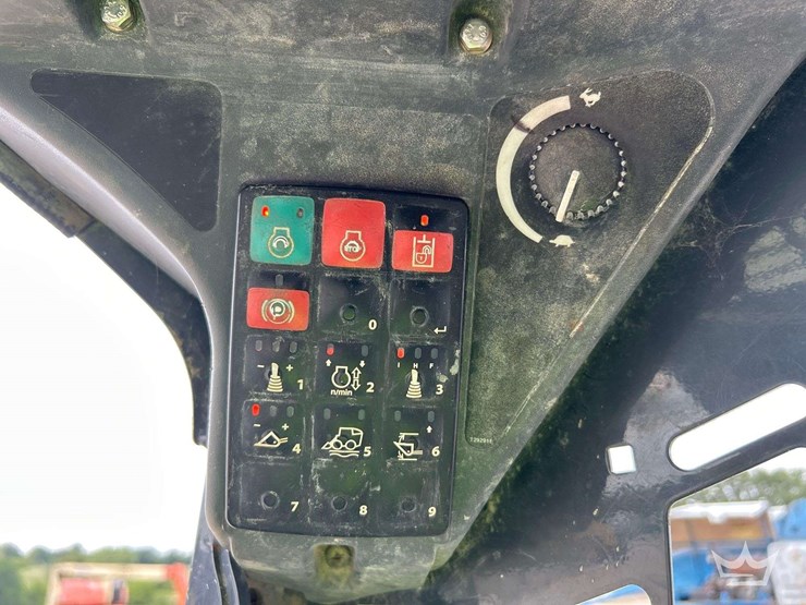deere-325g-image-10