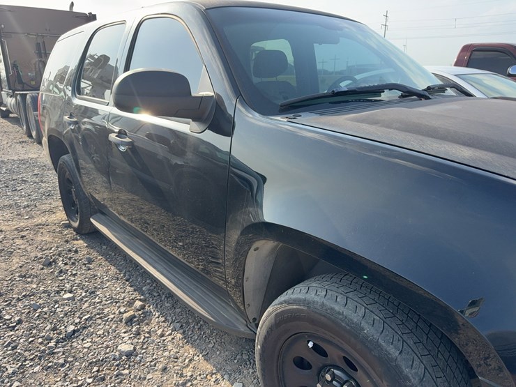2014-chevrolet-tahoe-image-28
