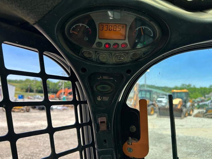 2017-bobcat-t750-image-23