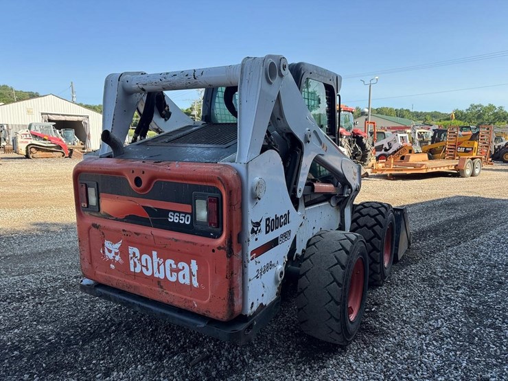 2015-bobcat-s650-image-4