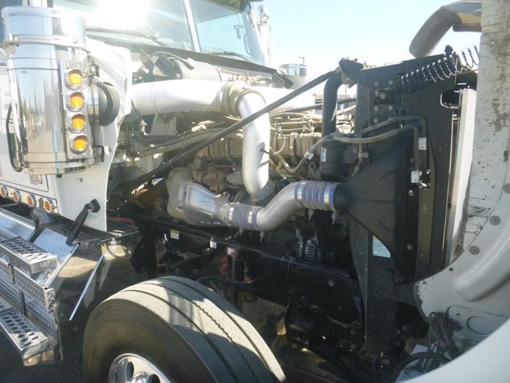 2020-western-star-4900sf-image-19