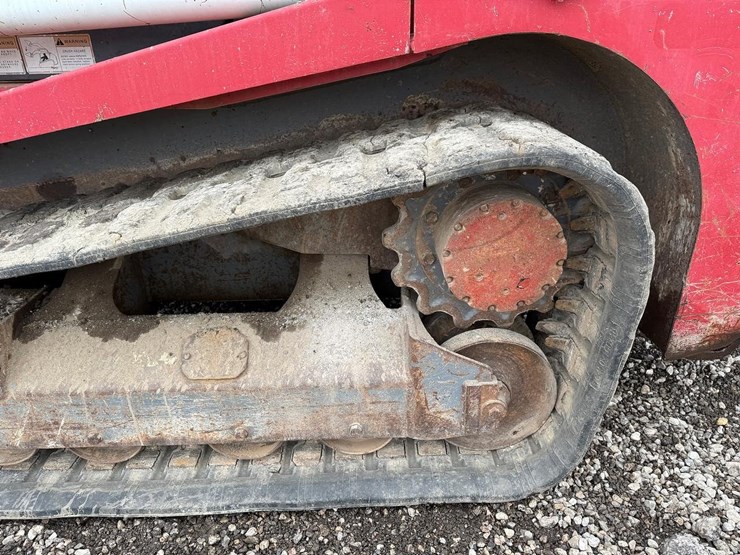 2011-takeuchi-tl240-image-19