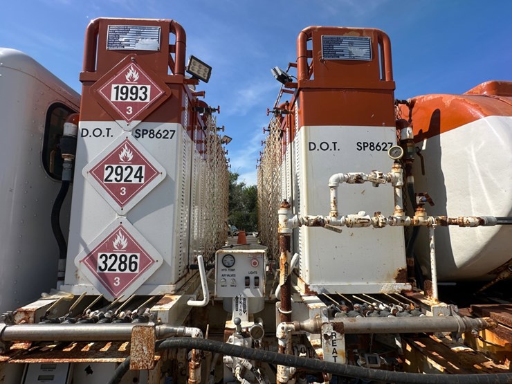 2012-peterbilt-337-image-11