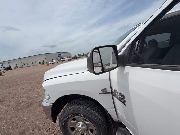 2015-dodge-3500-image-27