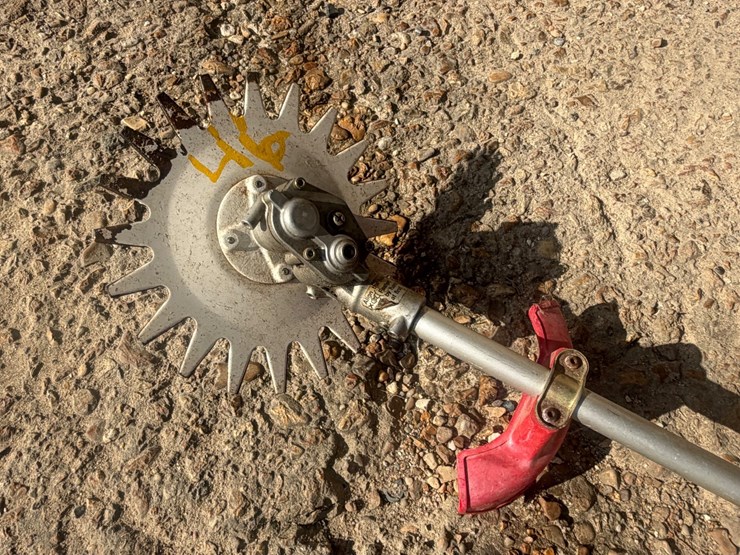 #46-•-redmax-zenoalt-weedeater-with-saw-blade-attach-image-11