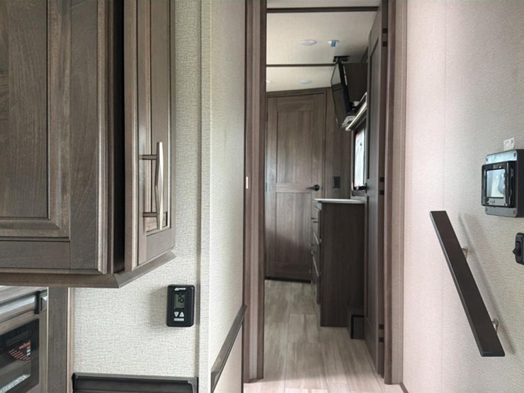 #138-•-2022-grand-design-solitude-345gk-camper-image-28