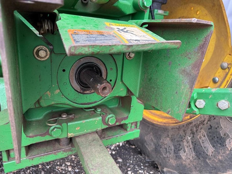 2012-john-deere-6115d-image-16