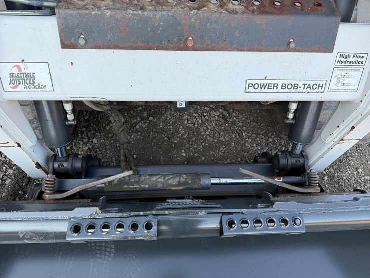 2011-bobcat-t190-image-10