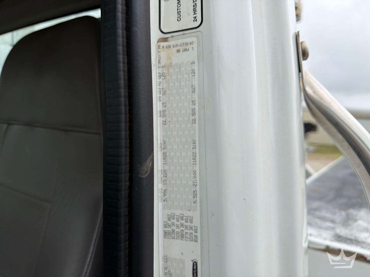 2016-freightliner-m2-106-image-6