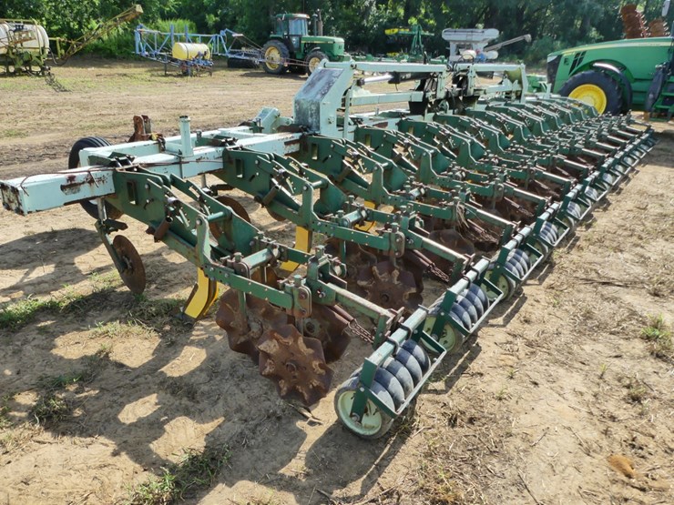 kmc-12-row-hydraulic-fold-rip-strip-rig-image-3