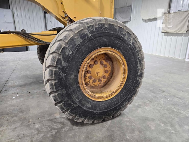 2013-caterpillar-14m-image-33