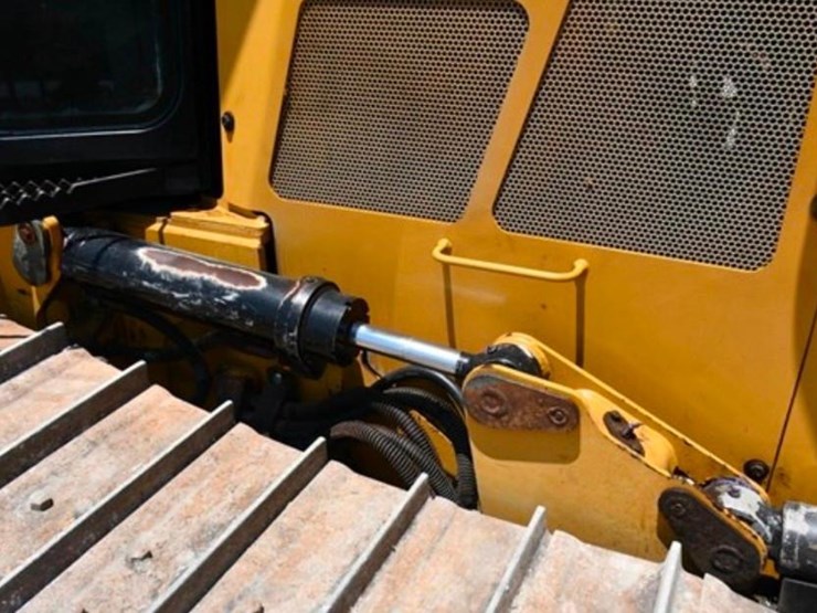 2016-caterpillar-d5k2-lgp-image-6